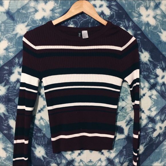 H&M Tops - H&M 70s style cropped sweater